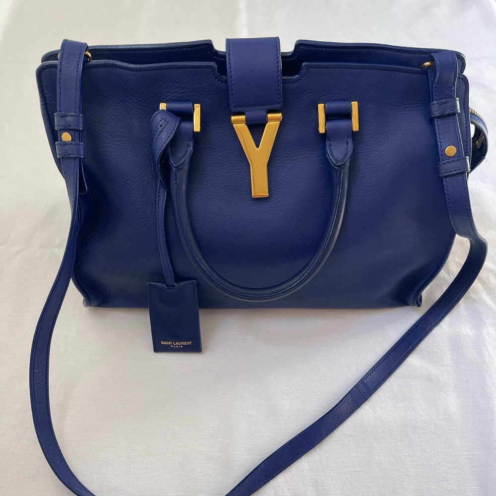 Gorgeous condition Yves Saint Laurent YSL small calfskin Classic Y Cabas tote.